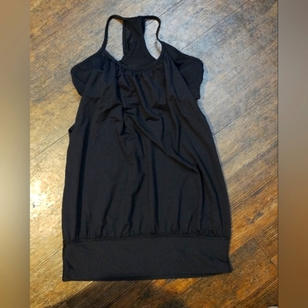 Woman's Lululemon tank top size 6(small)